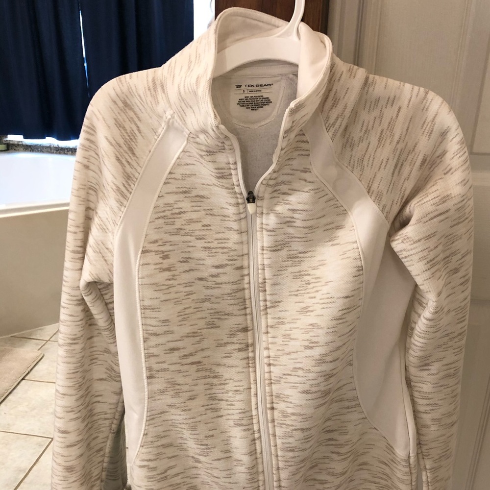 Lightweight athletic jacket